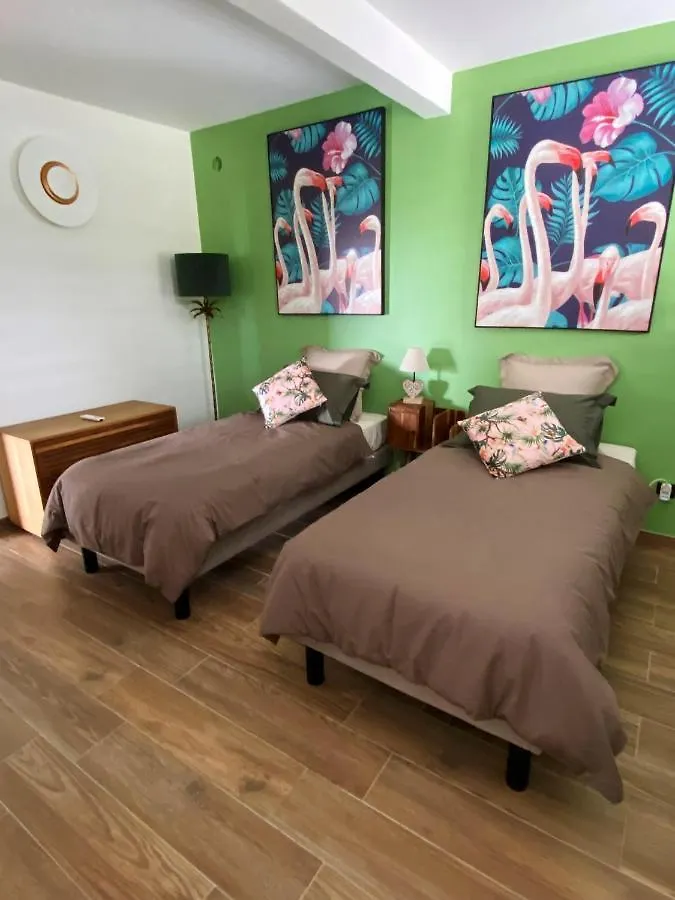 Appartement Vue Mer Avec Piscine Privee A La Trinite 98M² 0*,