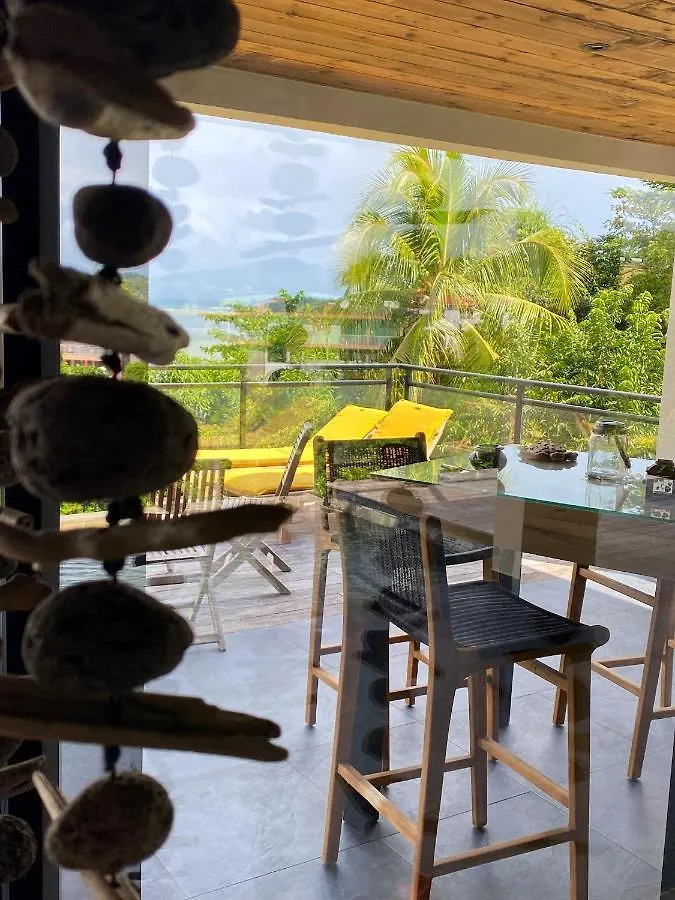 Appartement Vue Mer Avec Piscine Privee A La Trinite 98M²