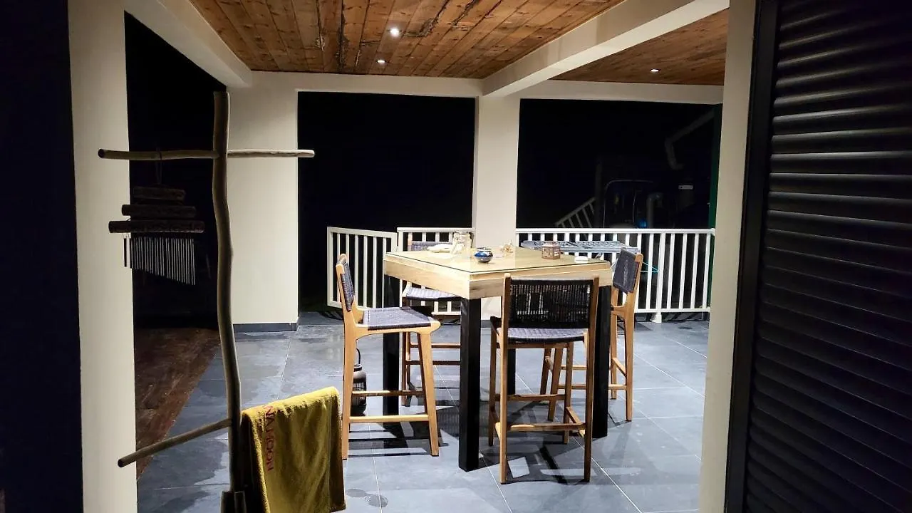 公寓 Appartement Vue Mer Avec Piscine Privee A La Trinite 98M²