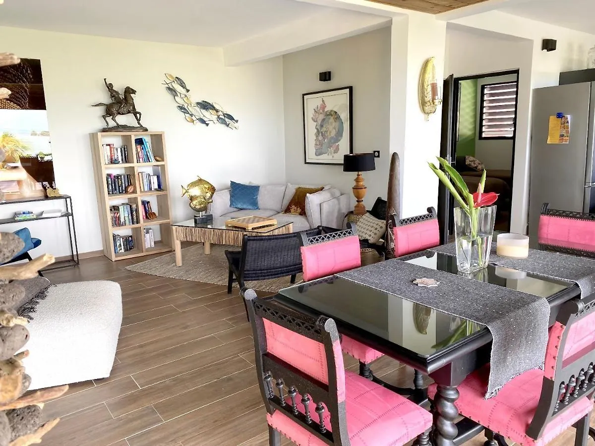Appartement Vue Mer Avec Piscine Privee A La Trinite 98M² Martinique