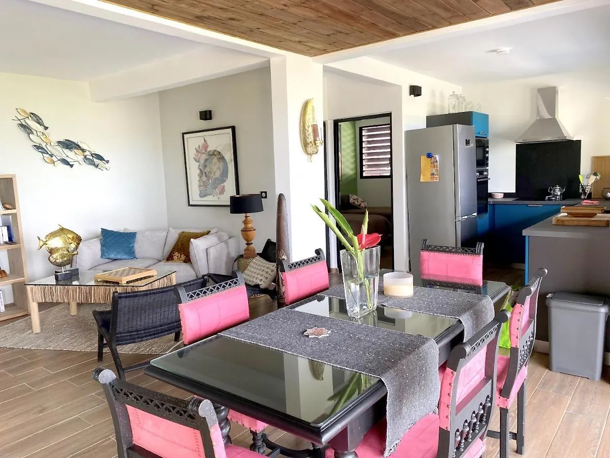 Appartement Vue Mer Avec Piscine Privee A La Trinite 98M² 0*,  Martinique