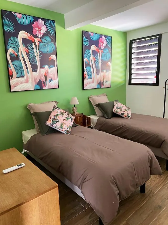 Appartement Vue Mer Avec Piscine Privee A La Trinite 98M²