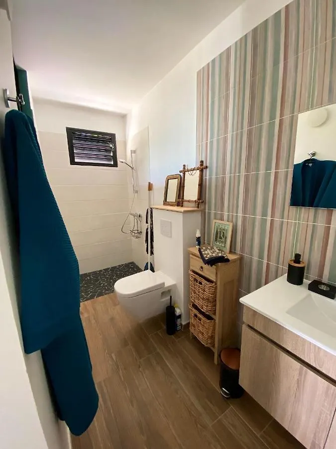 Appartement Vue Mer Avec Piscine Privee A La Trinite 98M² 0*,  Martinique