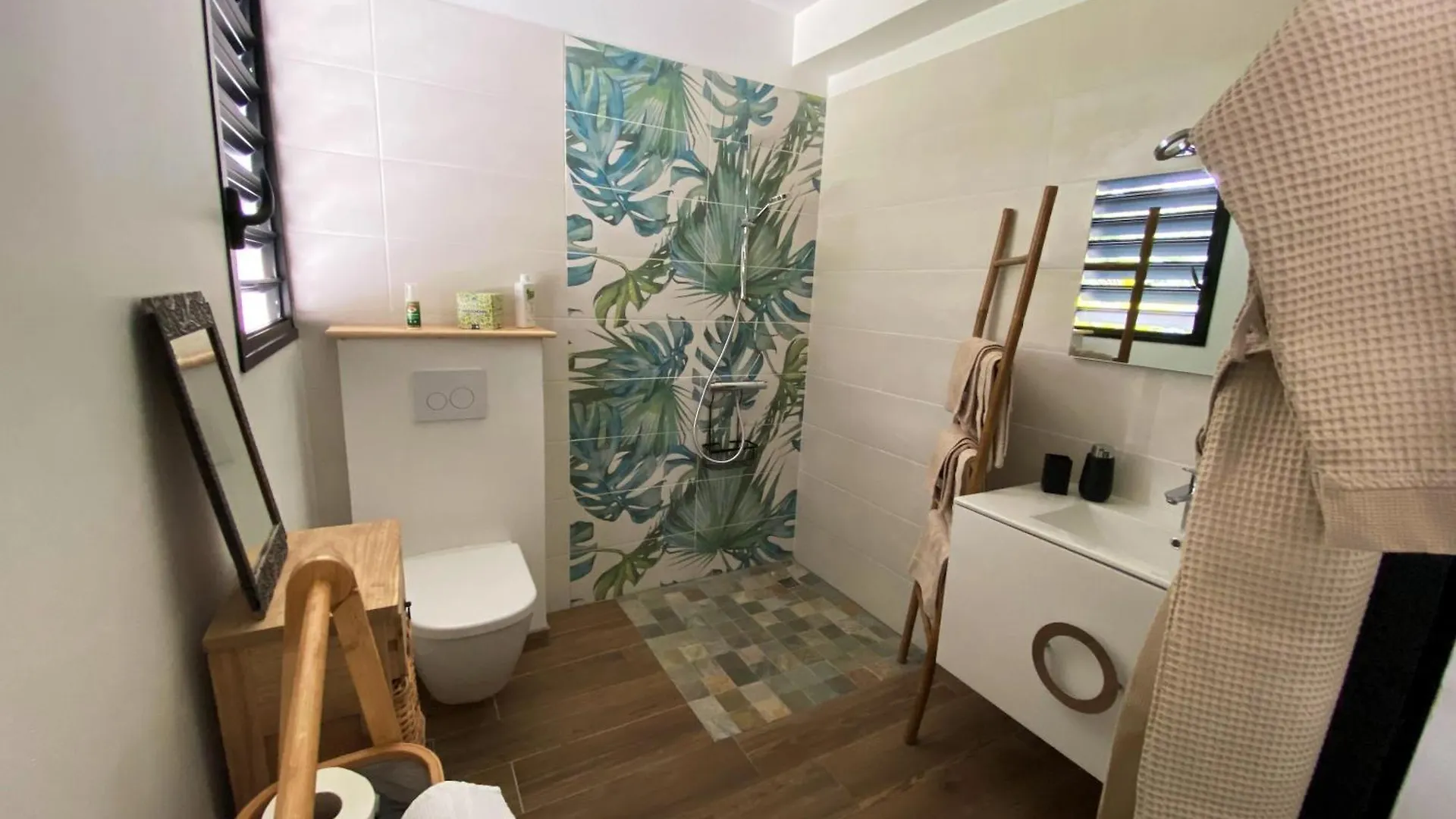 Appartement Vue Mer Avec Piscine Privee A La Trinite 98M²
